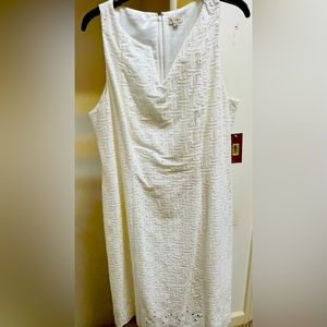 NWT: ladies linen sleeveless eyelet lattice print dress.